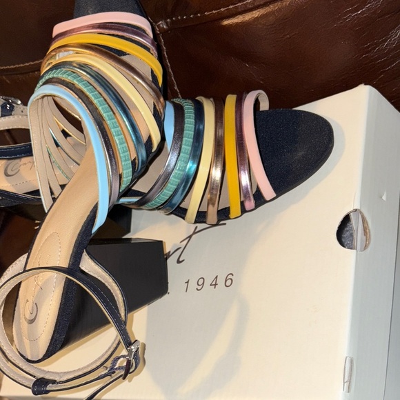 🆕 Comfort EST. 1946 Colorful Strappy Sandals Sz 8 - Picture 9 of 11